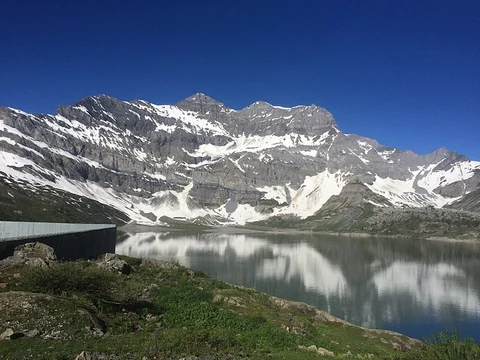 An image depicting the trail Lac de Salanfe Loop Trail and its surrounding area.