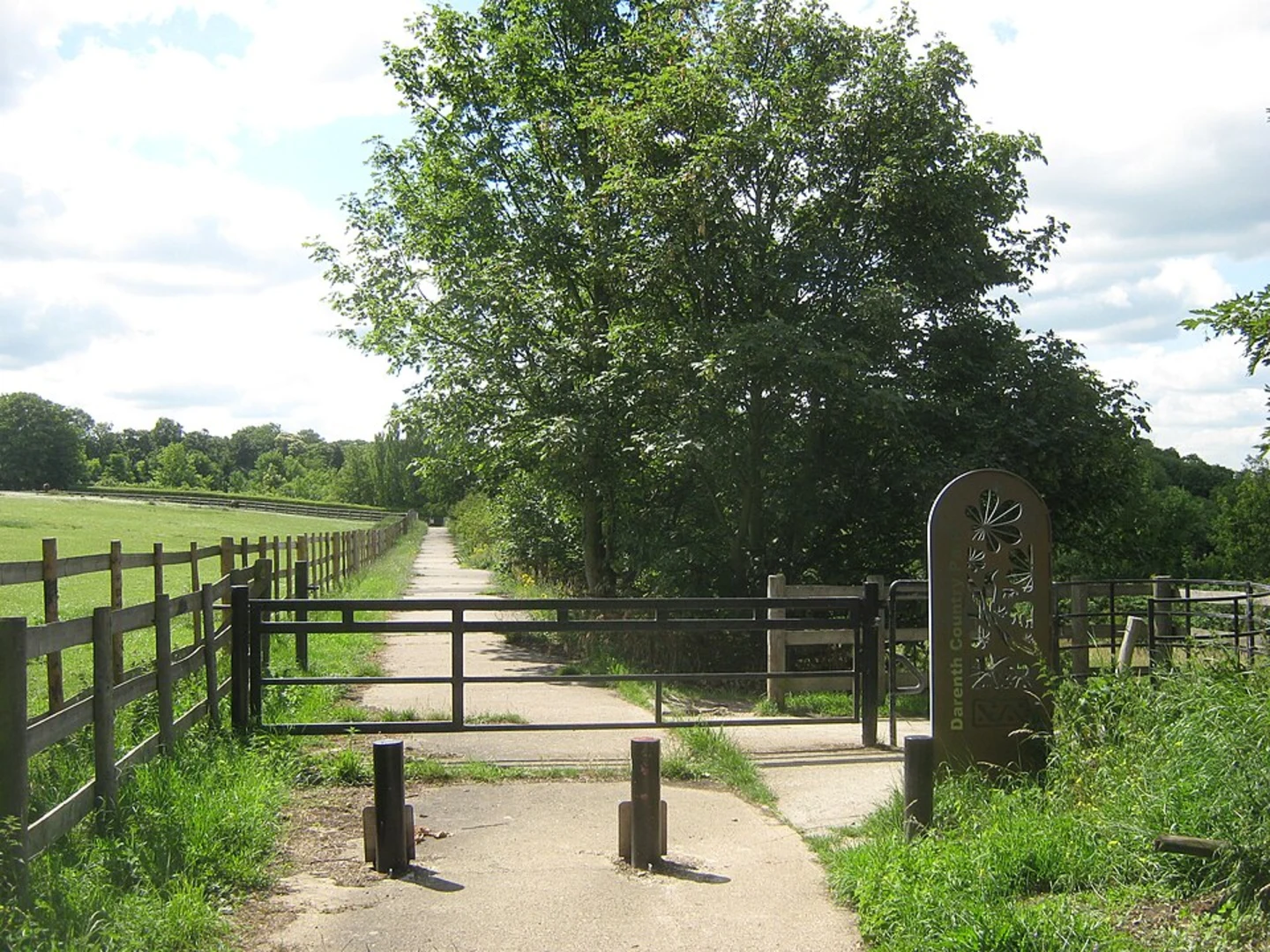 An image depicting the trail Darenth Country Park and its surrounding area.
