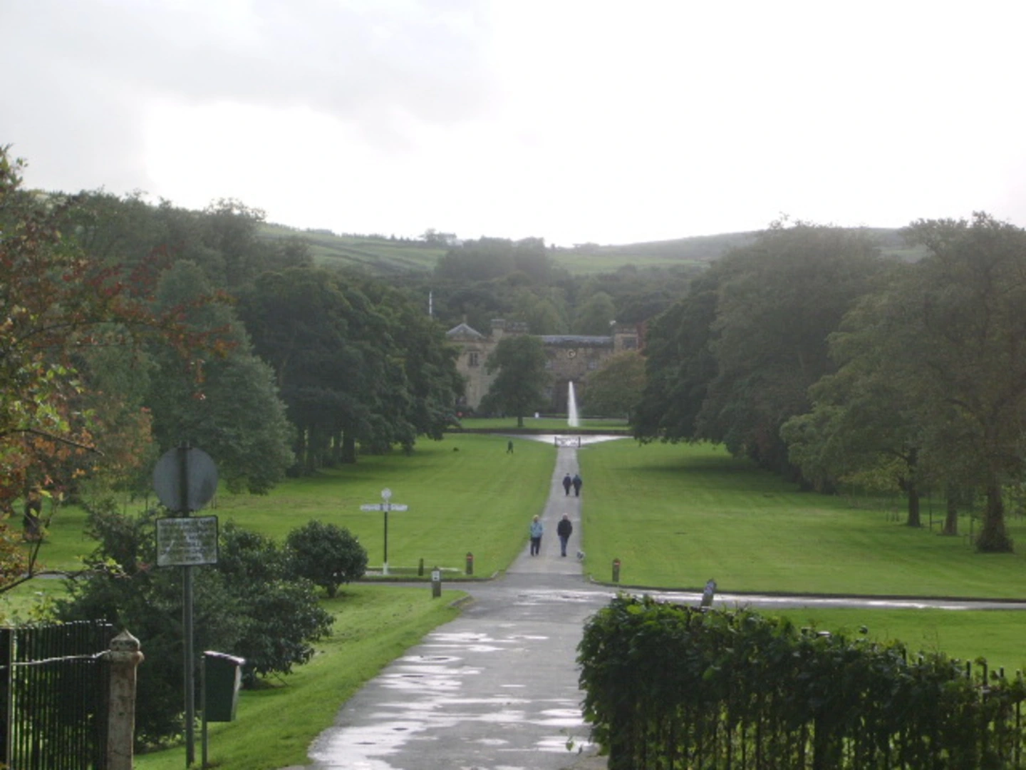 An image depicting the trail Towneley Park and Singing Ringing Tree via Burnley Way and its surrounding area.