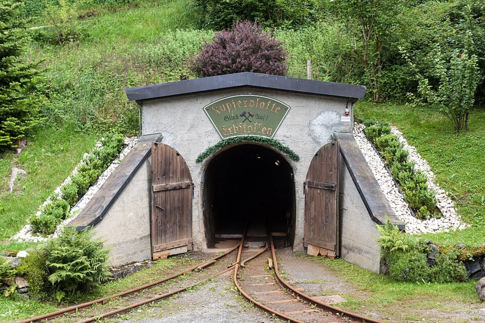 An image depicting the trail Kupferplatte, Studentenrutsche, Dietrichstein and Sophienhöhe Loop and its surrounding area.
