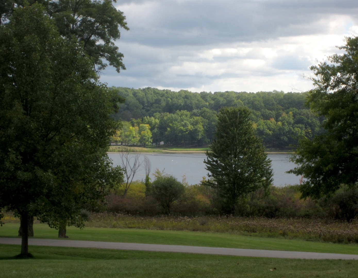 An image depicting the trail Grasslands Loop Trail and its surrounding area.
