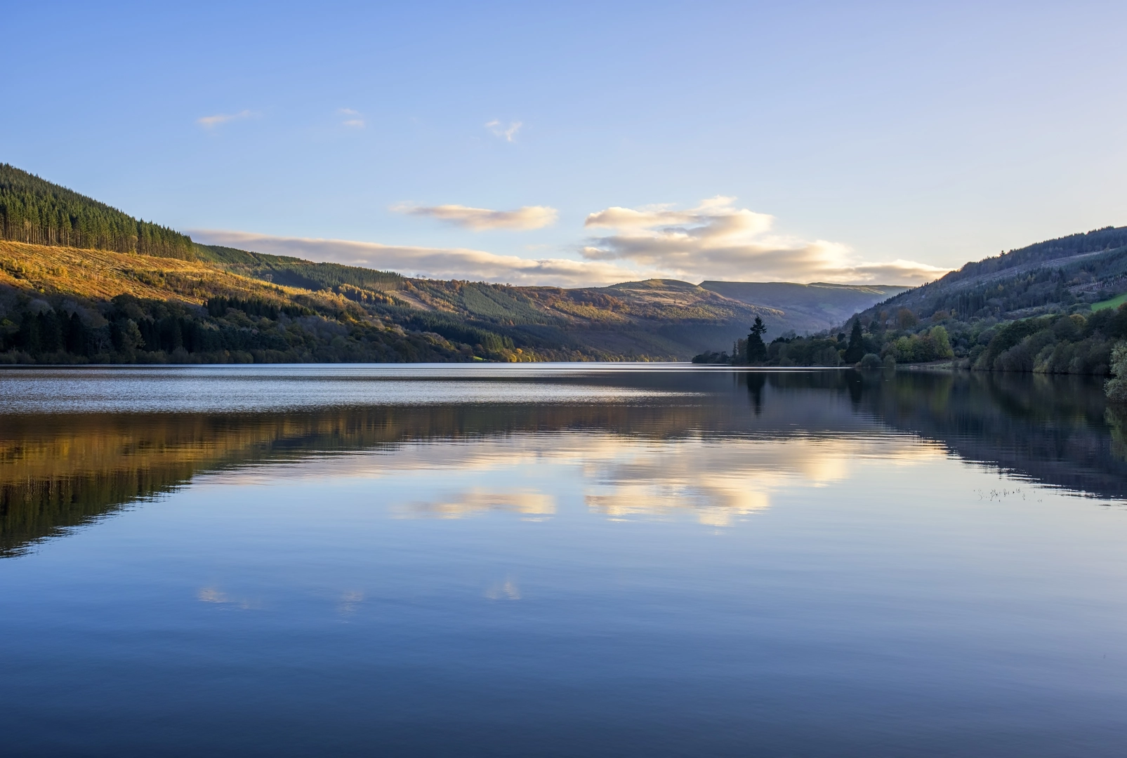 An image depicting the trail Pen y Bryn and Carn Pica from Pencelli and its surrounding area.