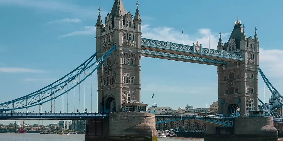 The City of London from Hays Galleria