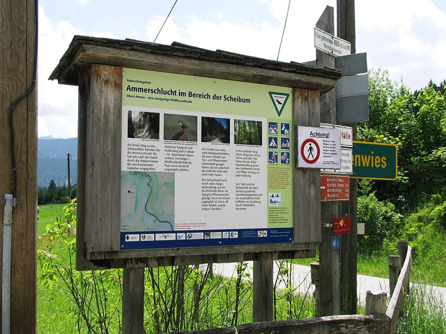 An image depicting the trail Meditationsweg Ammergauer Alpen and its surrounding area.