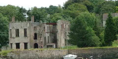 An image depicting the trail Landshipping - Coedcanlas and its surrounding area.