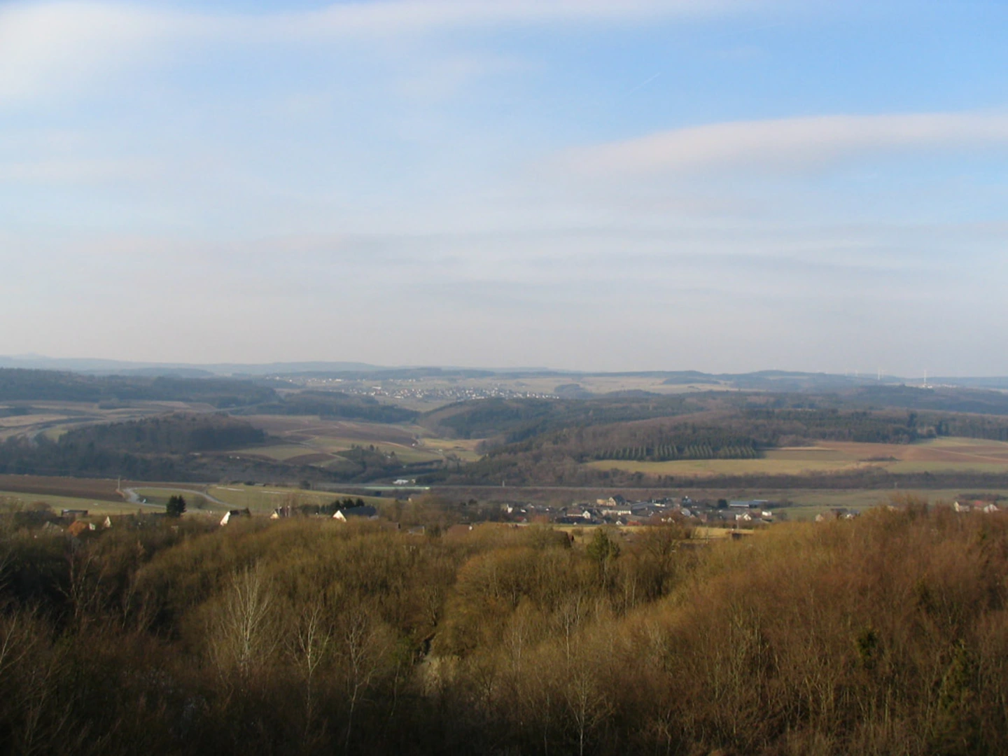 An image depicting the trail Semersberg via HeimatSpur Pfad der Artenvielfalt and its surrounding area.