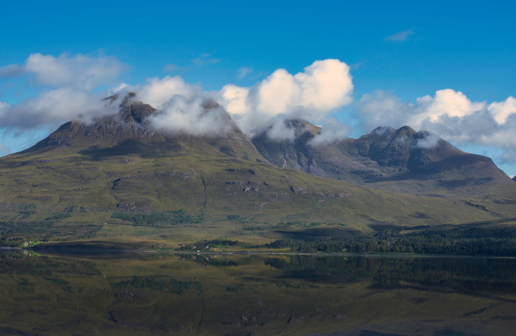 An image depicting the trail Sgùrr Mòr Trail - Loch Quoich and its surrounding area.