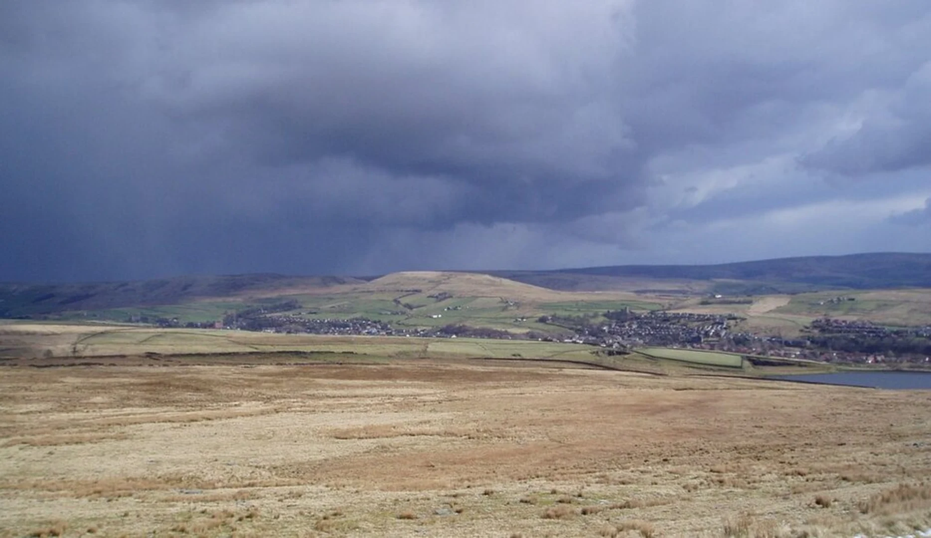 An image depicting the trail Broadley to Blackstone Edge Reservoir Walk and its surrounding area.