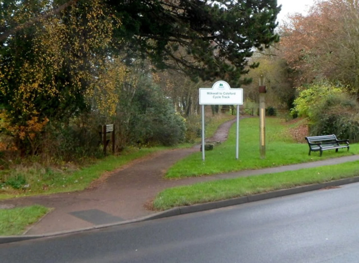 An image depicting the trail Coleford Milkwall and Parkend Railway Path and its surrounding area.