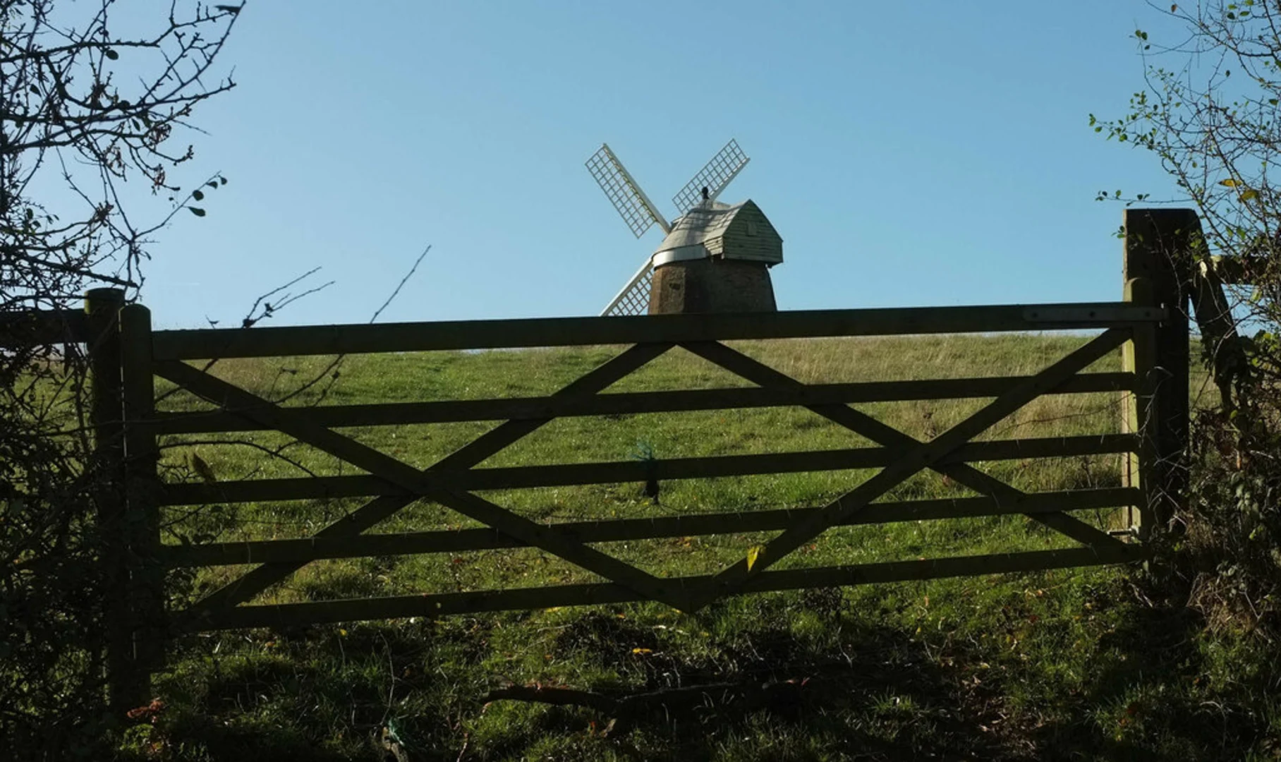 An image depicting the trail Tysoe Windmill Walk and its surrounding area.