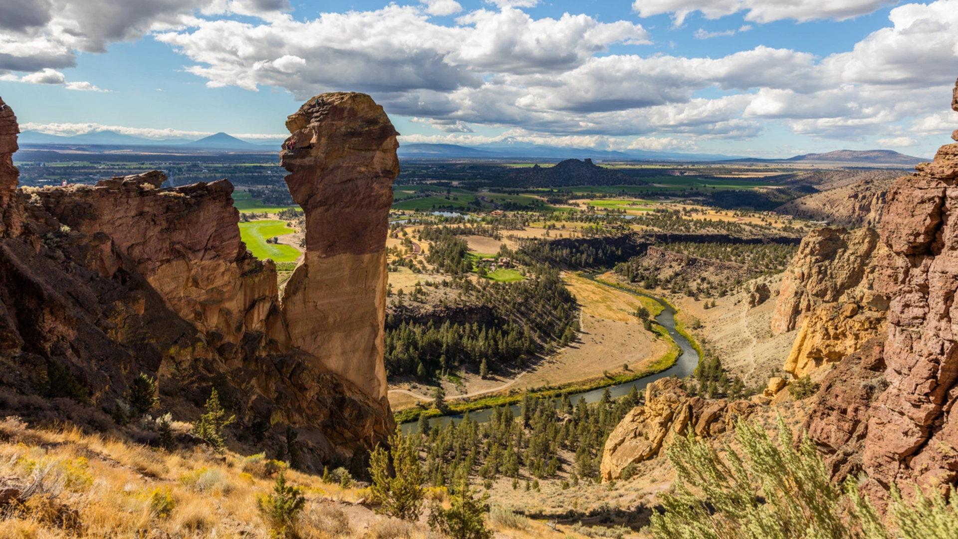 An image depicting the trail Monkey Face, Mesa Verde Trail and Crooked River Loop and its surrounding area.