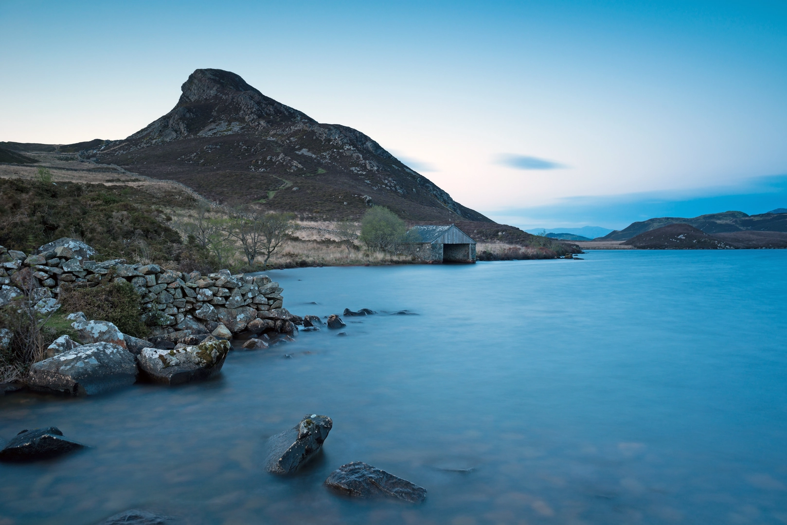 An image depicting the trail Idris Loop from Minffordd and its surrounding area.