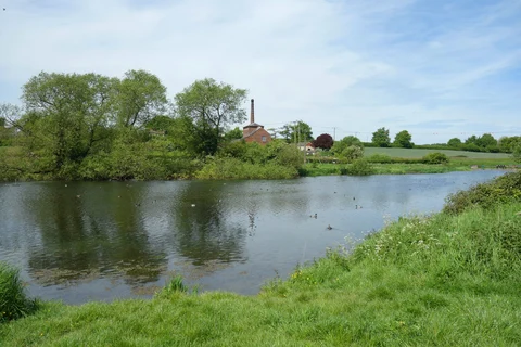 An image depicting the trail Great Bedwyn and Wilton Water and its surrounding area.
