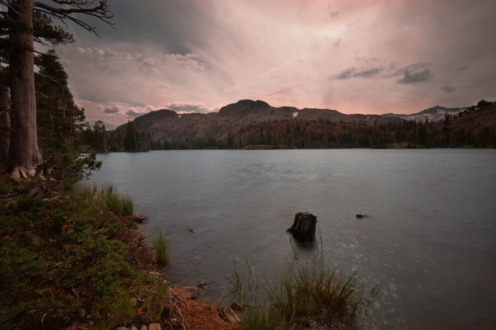 An image depicting the trail Susie Lake via Glen Alpine Trail and its surrounding area.