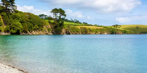 An image depicting the trail Cornwall Coast Path and its surrounding area.