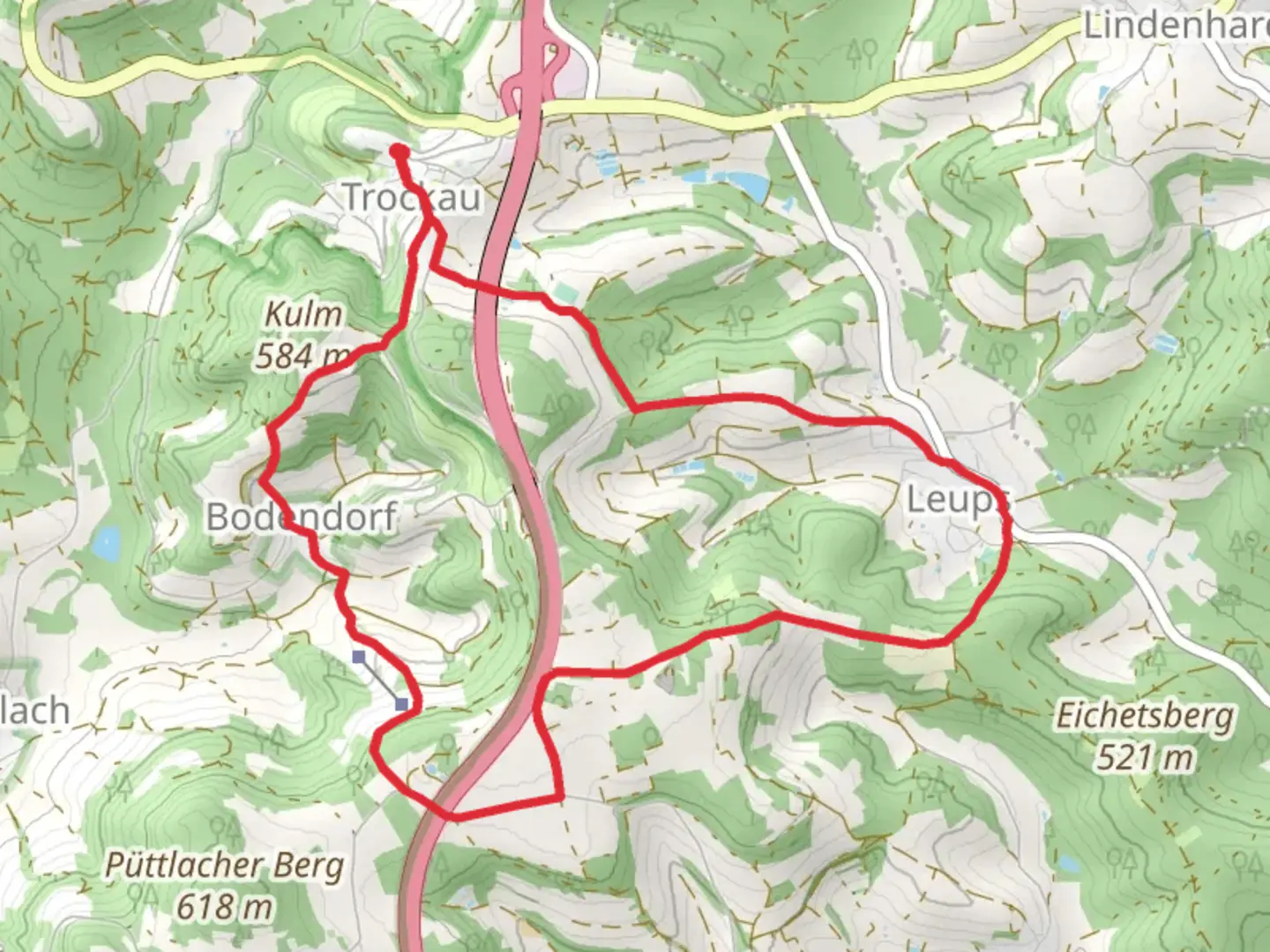 An image depicting the trail Trokau Rundwanderweg and its surrounding area.