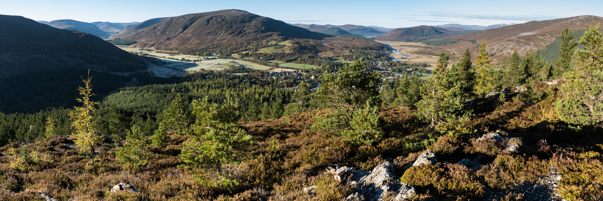 An image depicting the trail Creag Choinnich Circular from Braemar and its surrounding area.