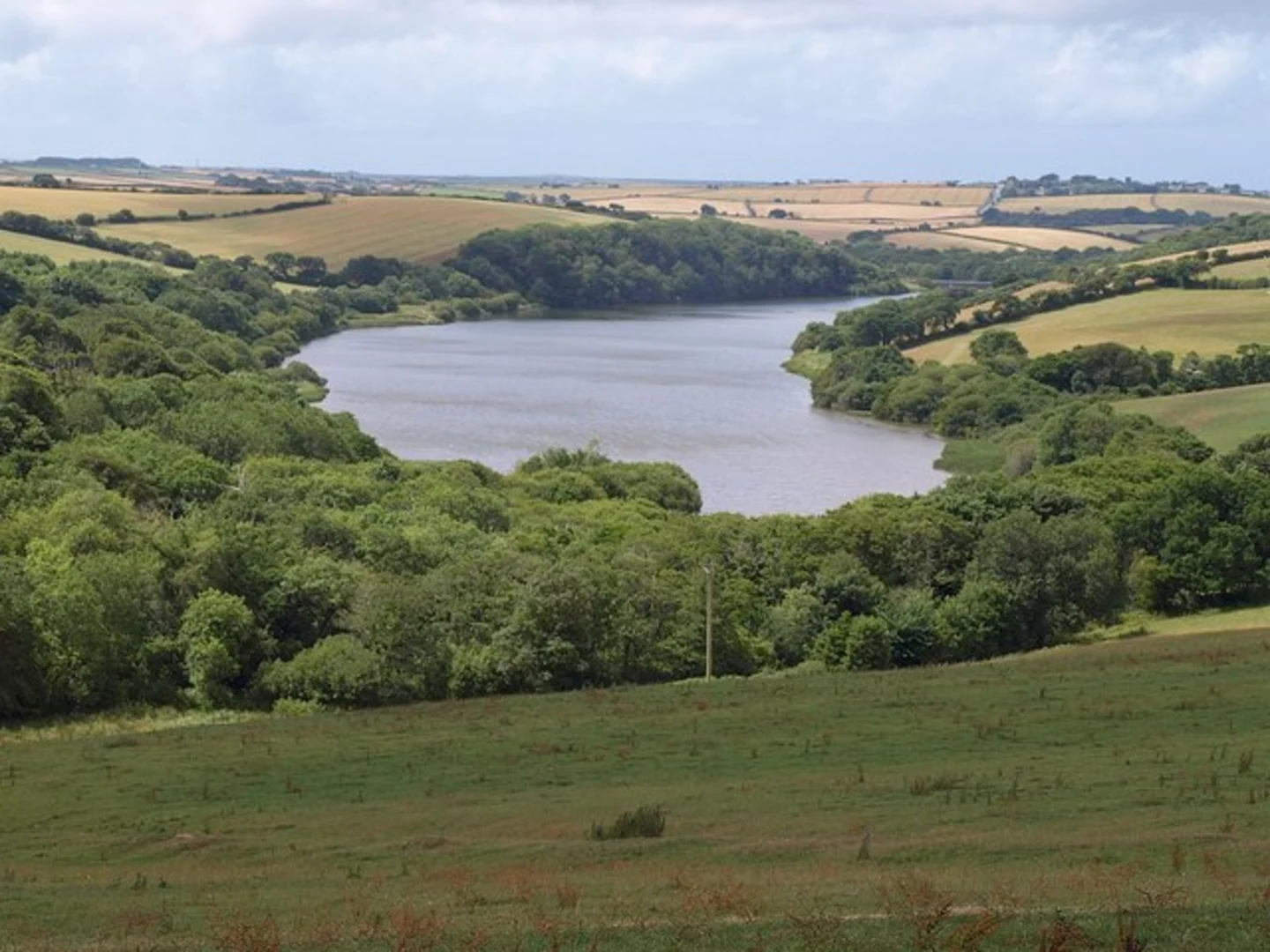 An image depicting the trail Porth Reservoir Loop and its surrounding area.