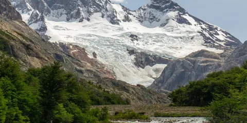 An image depicting the trail Vuelta al Hielo and its surrounding area.