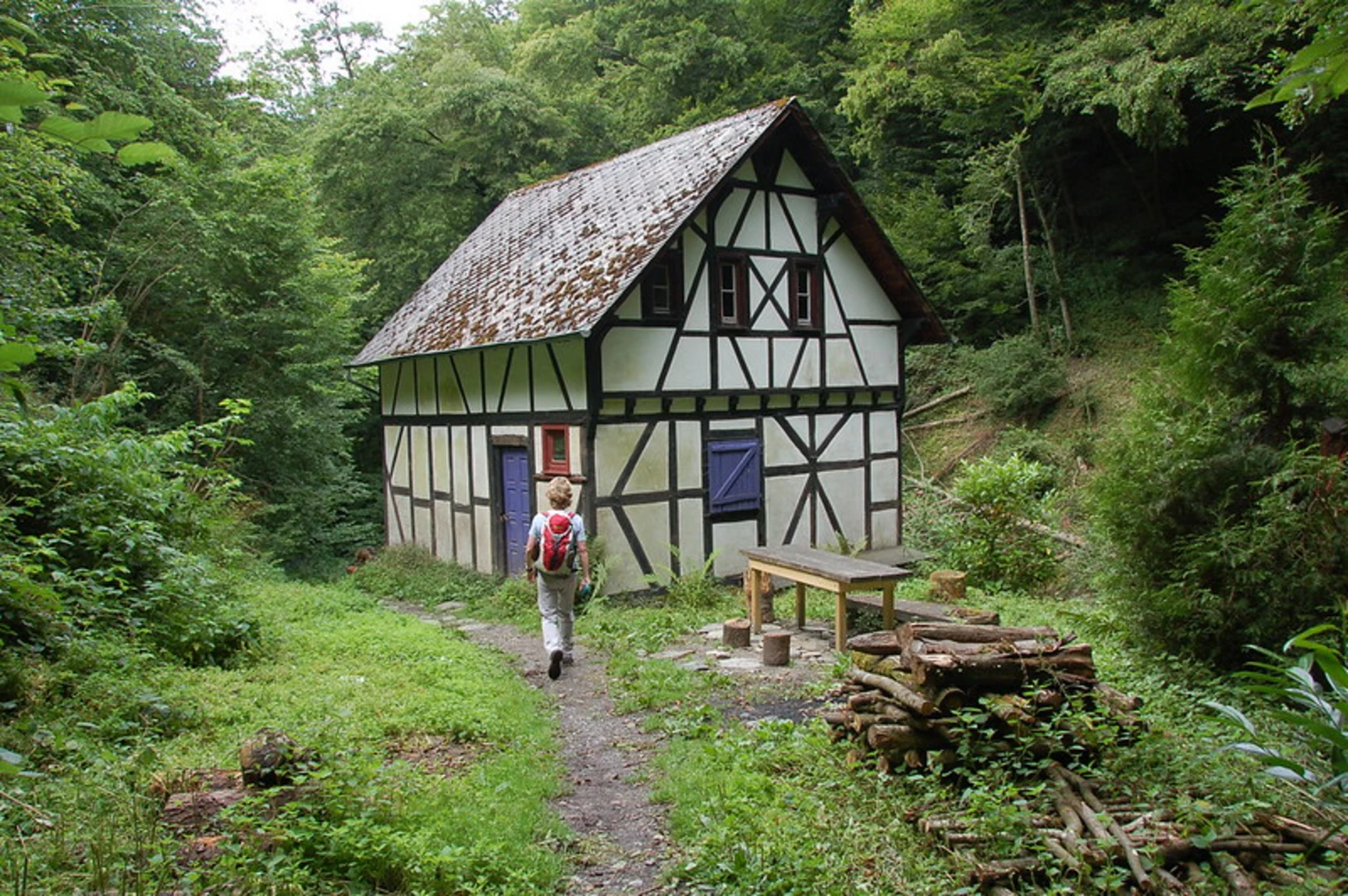 An image depicting the trail Barreterlei and Frankweiler Bach via Traumschleife Baybachklamm and Baybachtal-Weg and its surrounding area.