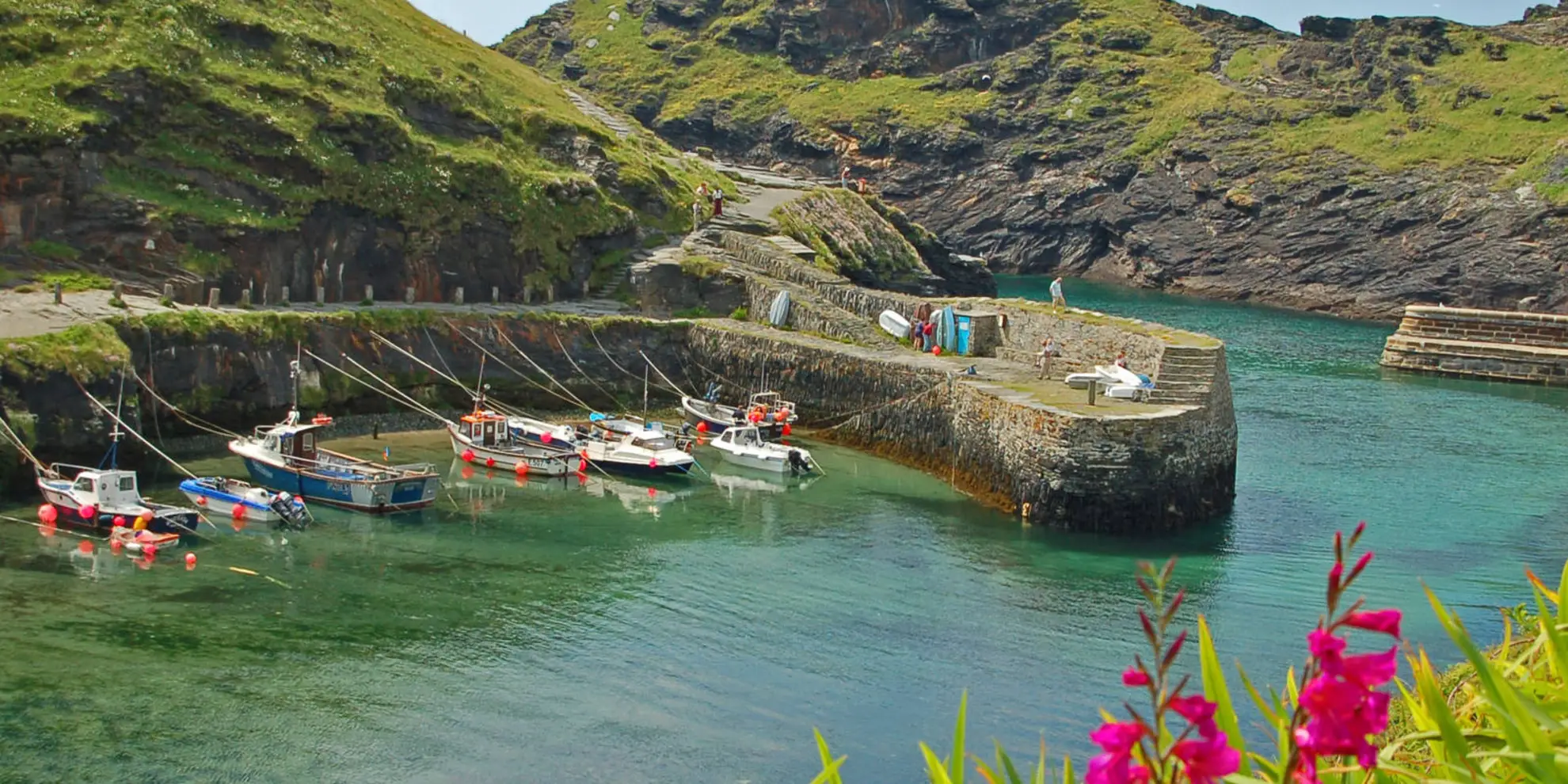 An image depicting the trail Boscastle Harbour Walk and its surrounding area.
