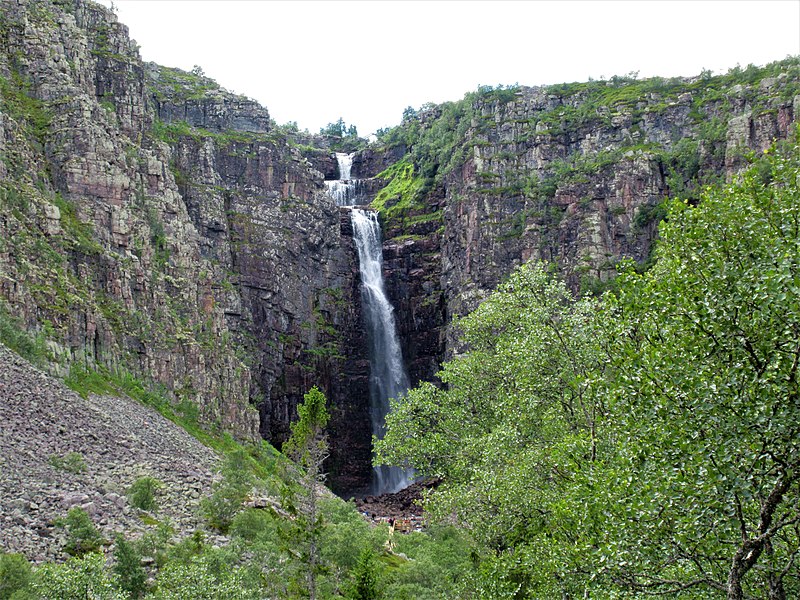 An image depicting the trail Fulufjället National Park and its surrounding area.