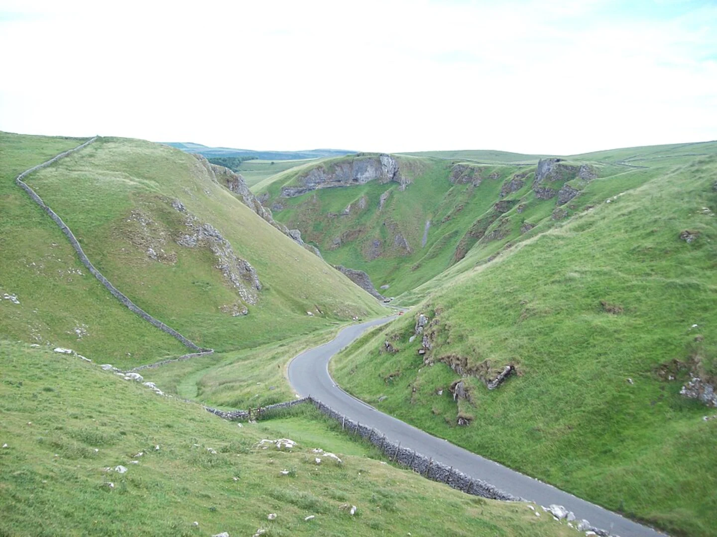 An image depicting the trail Peakshole Water and Cave Dale Loop and its surrounding area.