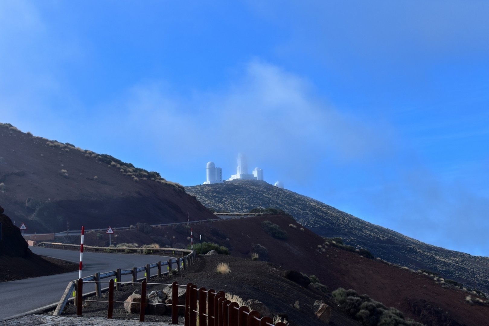 An image depicting the trail Montaña Limón and its surrounding area.