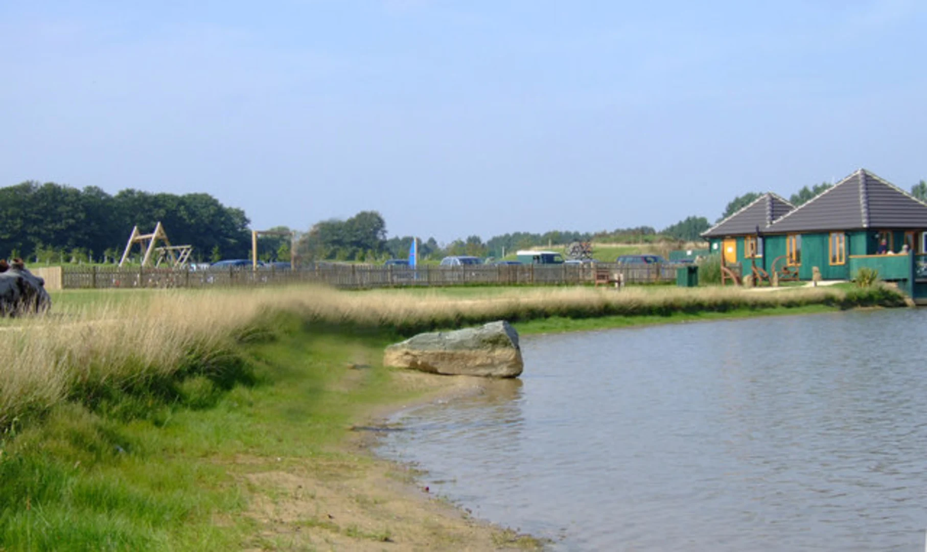 An image depicting the trail Allerthorpe Lake and Wilberforce Way and its surrounding area.