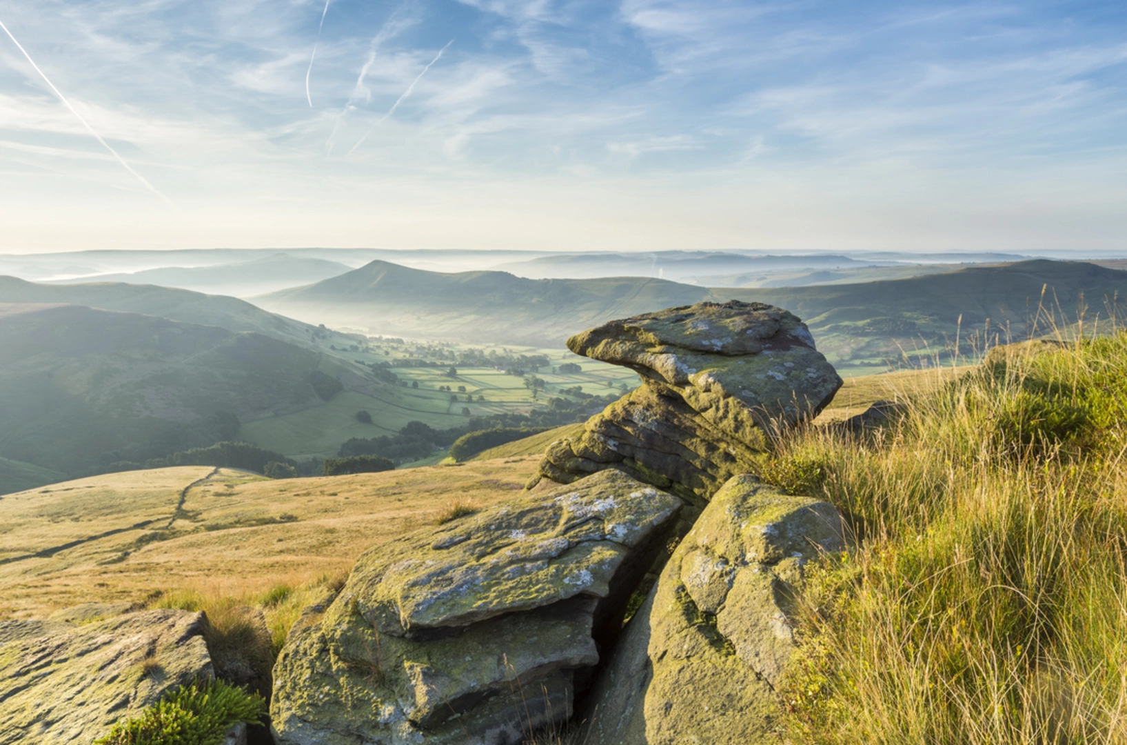 An image depicting the trail Grindslow Knoll Loop Trail and its surrounding area.