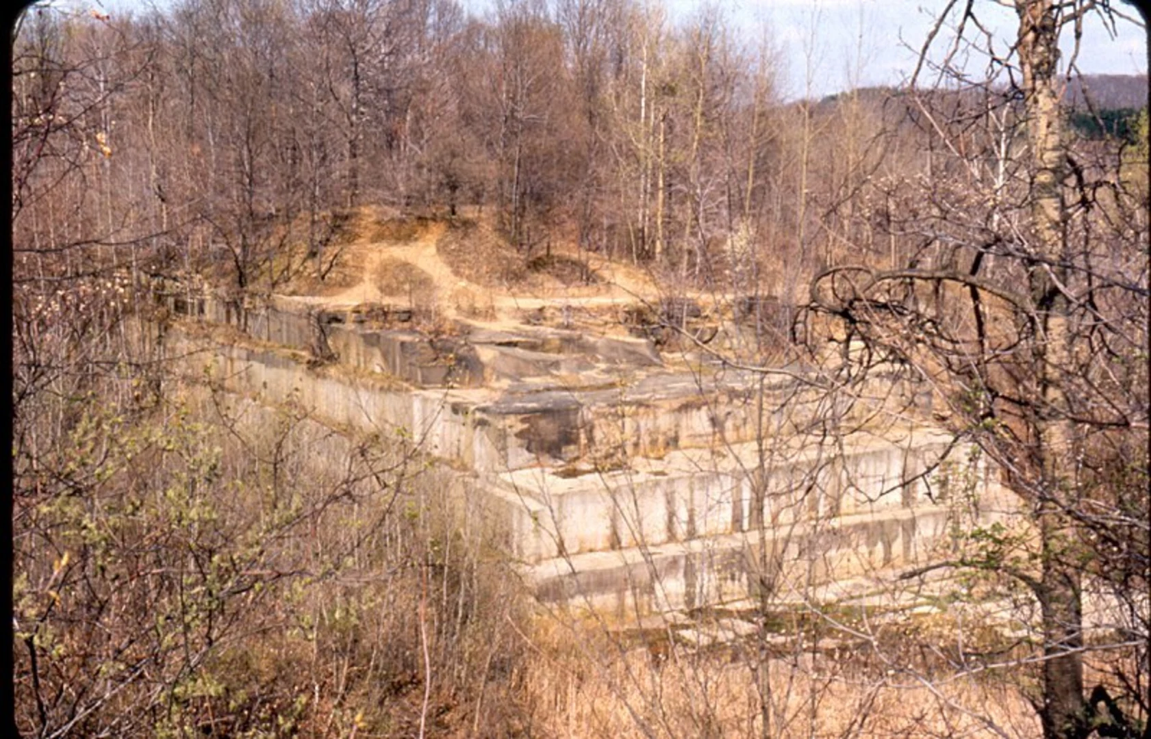 An image depicting the trail Deep Lock Quarry Trail and its surrounding area.