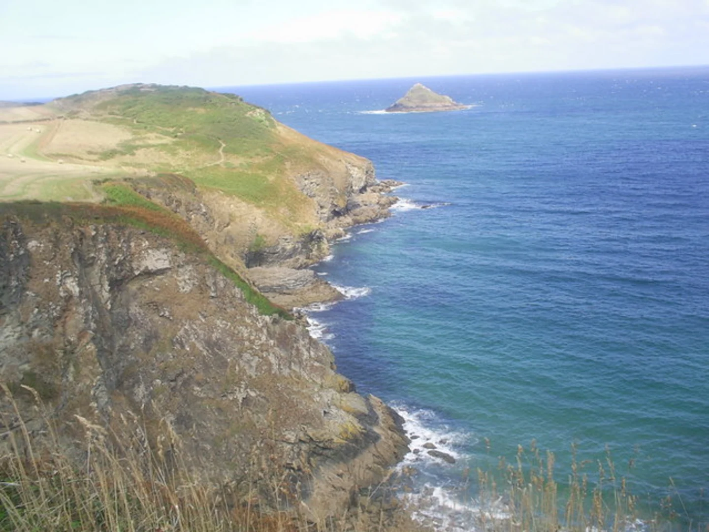 An image depicting the trail Lundy Bay, Pentire Point, Pentire Haven and Porteath Bee Centre Loop and its surrounding area.