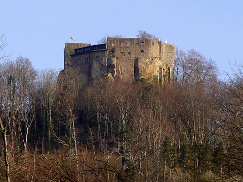 An image depicting the trail Oberer Felsenweg and Unterer Felsenweg Loop and its surrounding area.