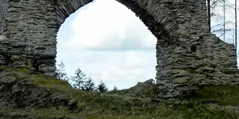 An image depicting the trail Pen y Garn from The Arch near Devil's Bridge and its surrounding area.