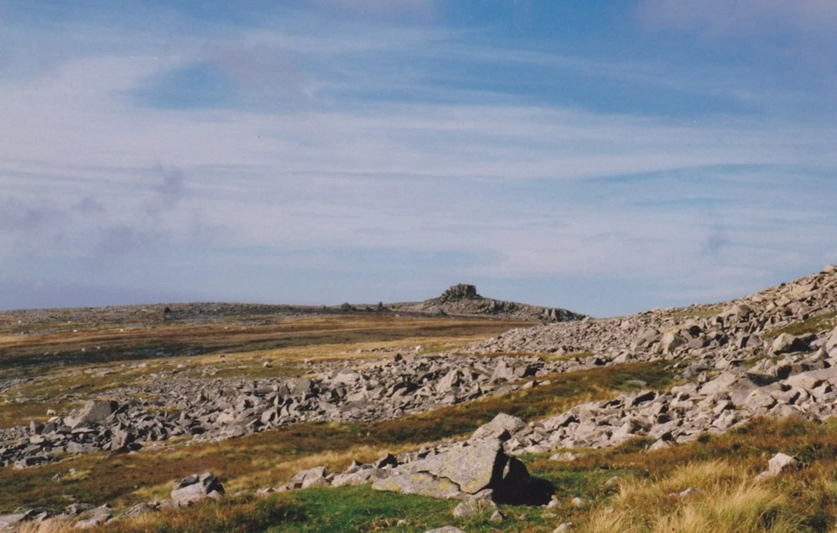 An image depicting the trail Garnedd Uchaf and Llyn Eigiau nr Tal-y-Bont and its surrounding area.