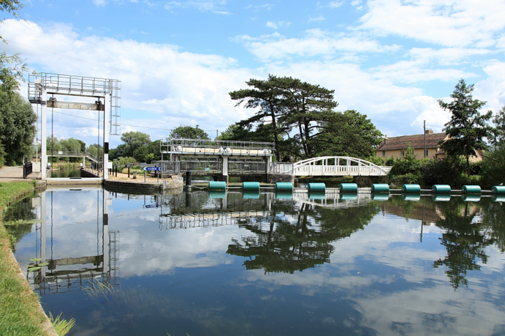 An image depicting the trail River Cam Towpath and its surrounding area.