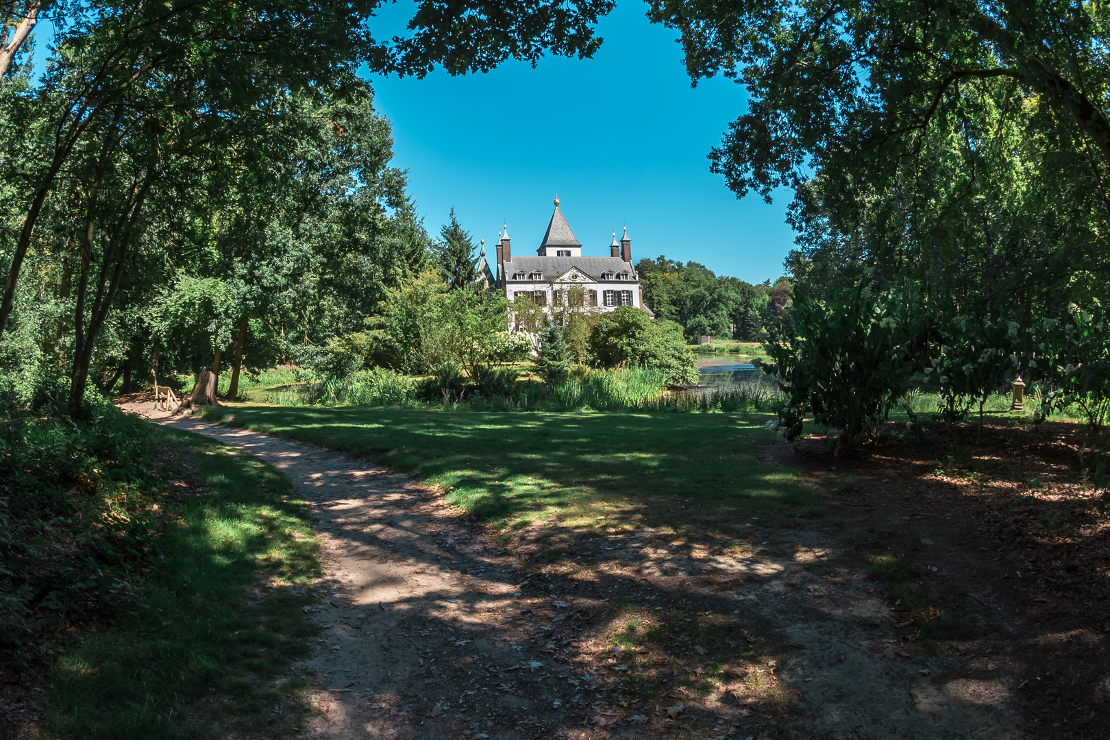 An image depicting the trail Groot Wolfswinkel, De Grebbelinie and Kasteel Renswoude Loop and its surrounding area.