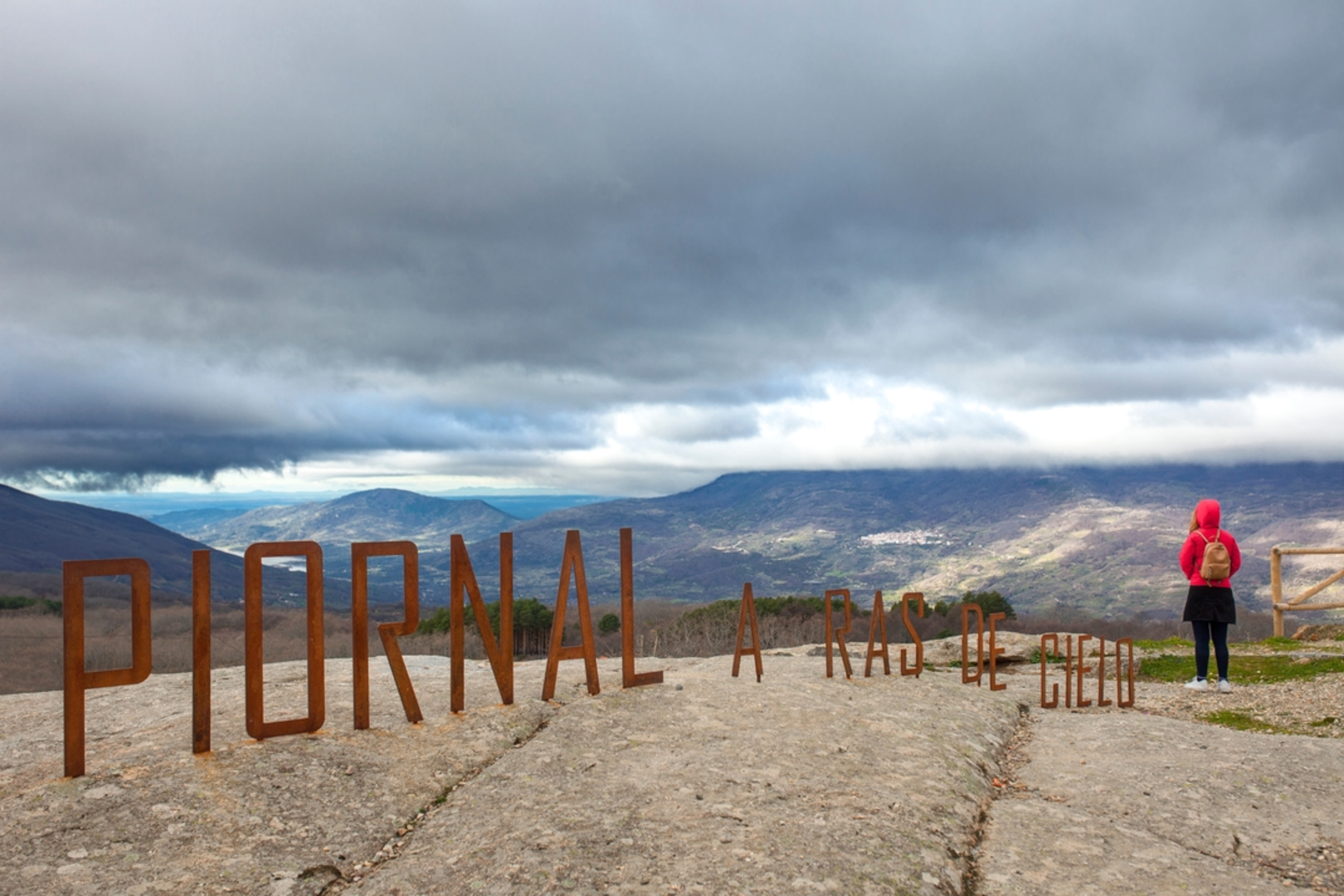 An image depicting the trail Los Llanos - Calderon PR CC 12 and its surrounding area.