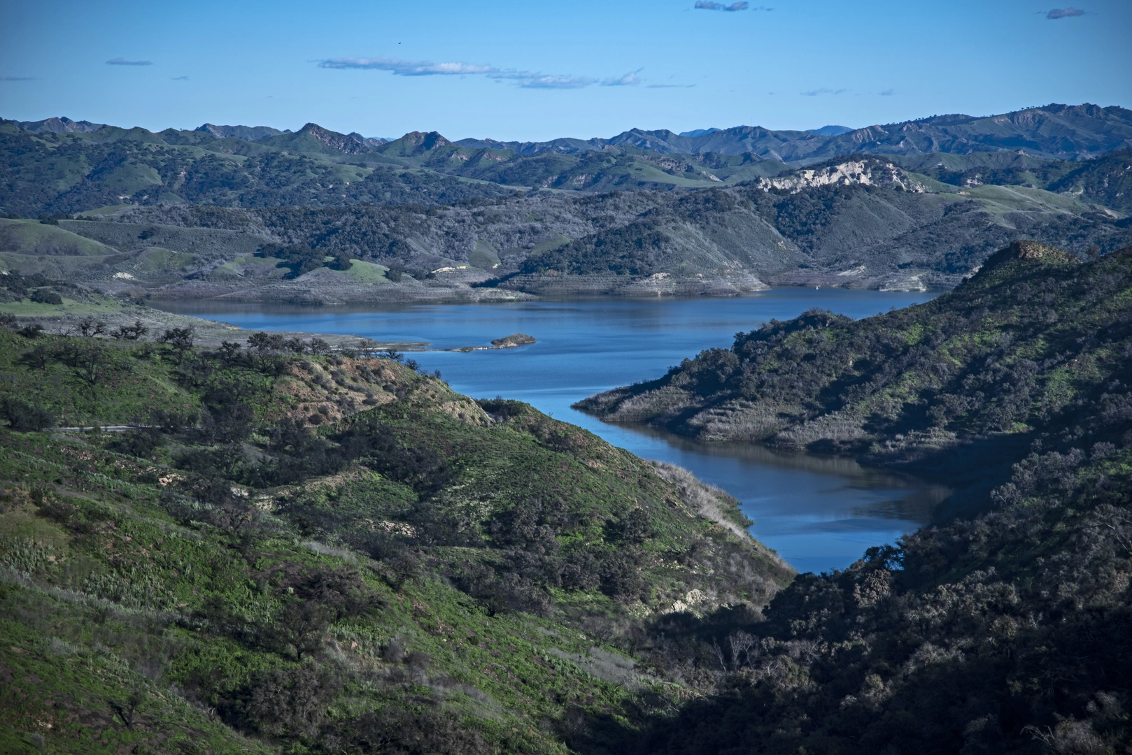 An image depicting the trail Casitas Lake and its surrounding area.