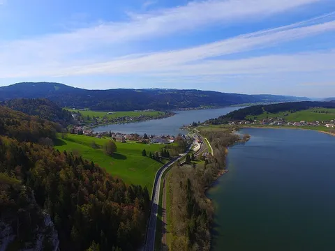 An image depicting the trail Le Pont Loop Trail and its surrounding area.