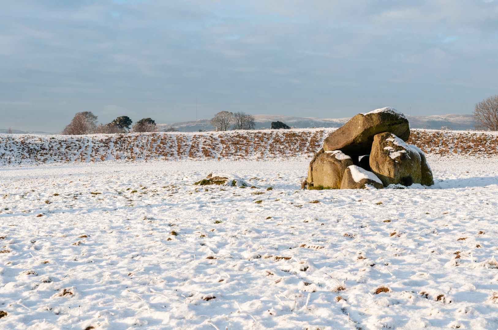 An image depicting the trail Giant's Ring Trail and its surrounding area.
