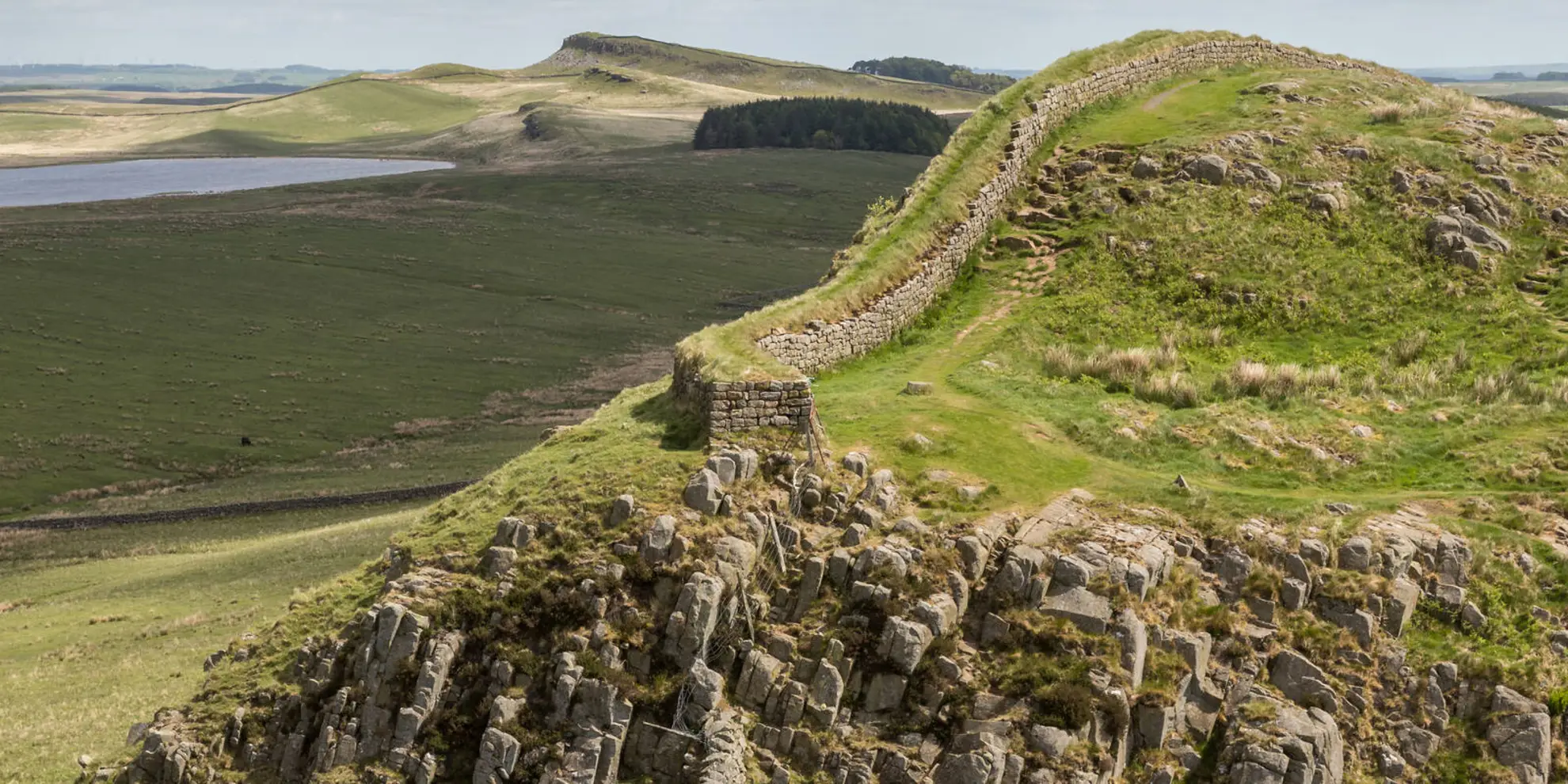 An image depicting the trail Hotbank Crags and Houesteads from Vindolanda and its surrounding area.