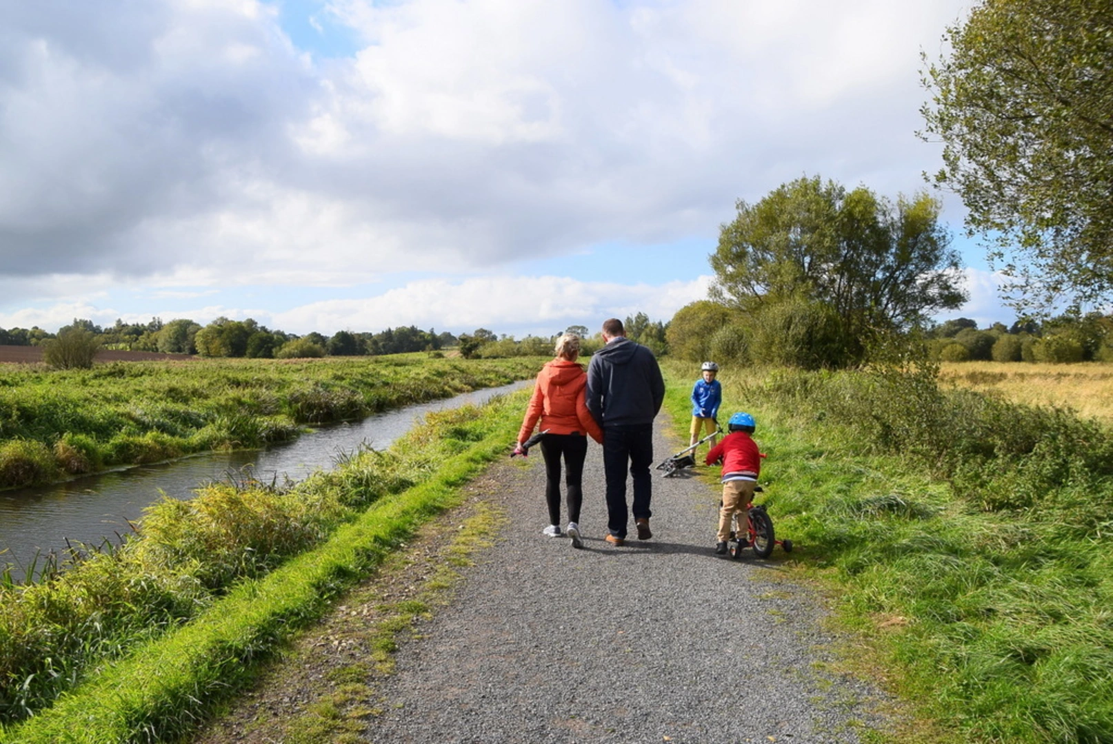An image depicting the trail Broad Water and its surrounding area.