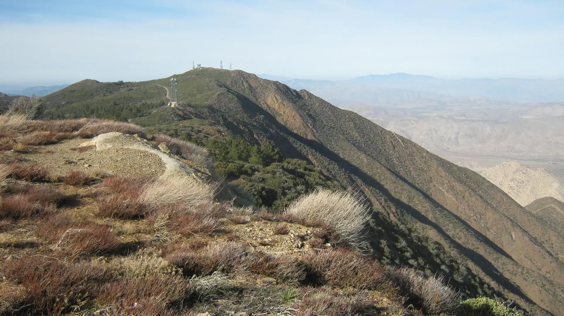 An image depicting the trail Stephenson Peak and Monument Peak Trail and its surrounding area.