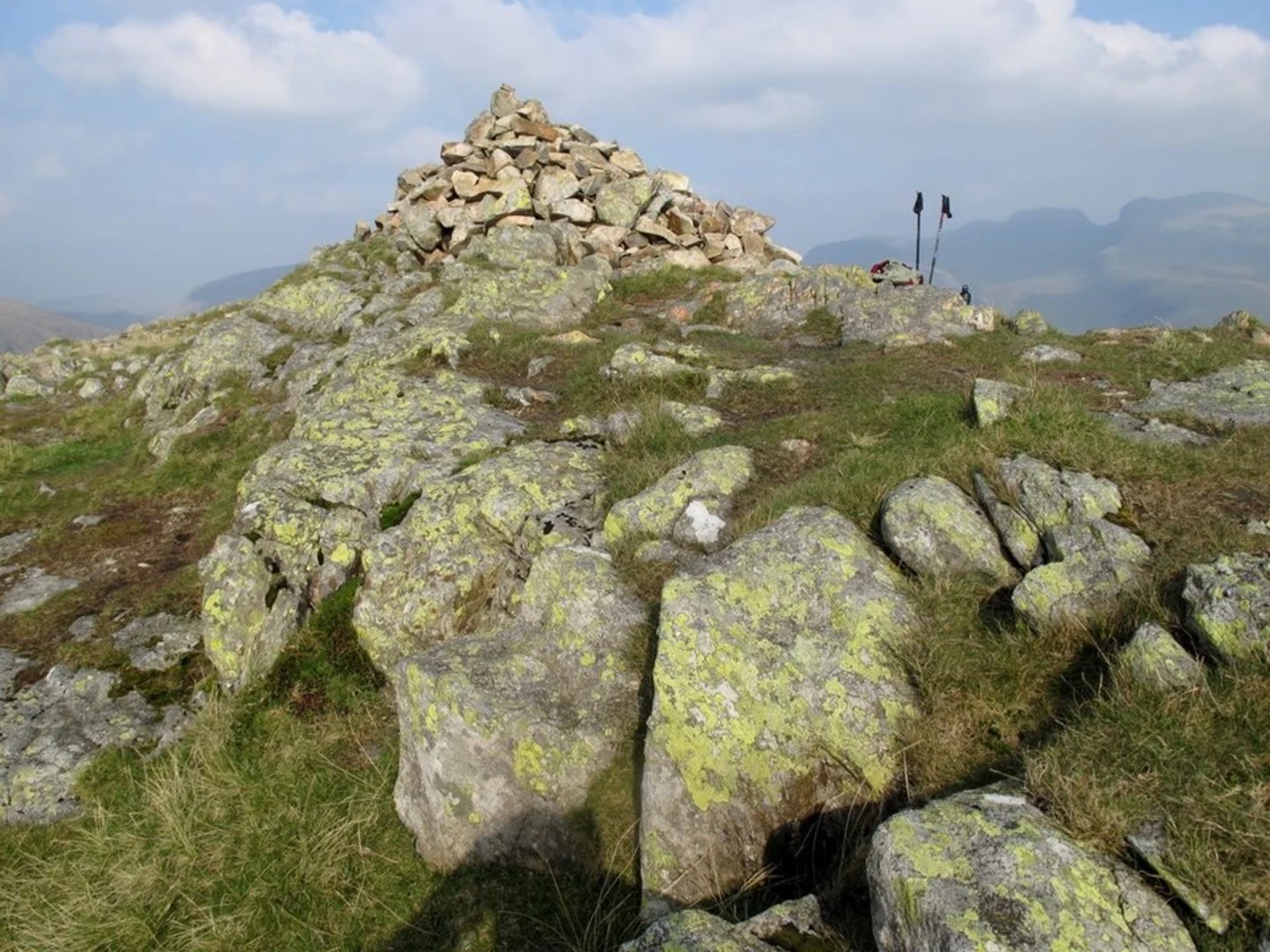 An image depicting the trail Seatallan and Middle Fell Loop via Buckbarrow Peak and its surrounding area.