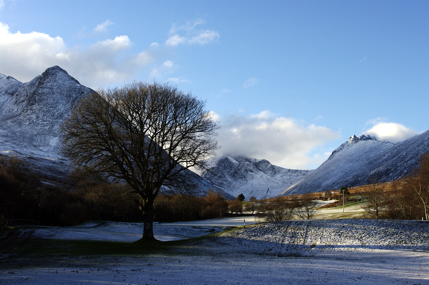 An image depicting the trail Mullach Buide, Cìr Mhòr and Caisteal Abhail Loop from Sannox and its surrounding area.
