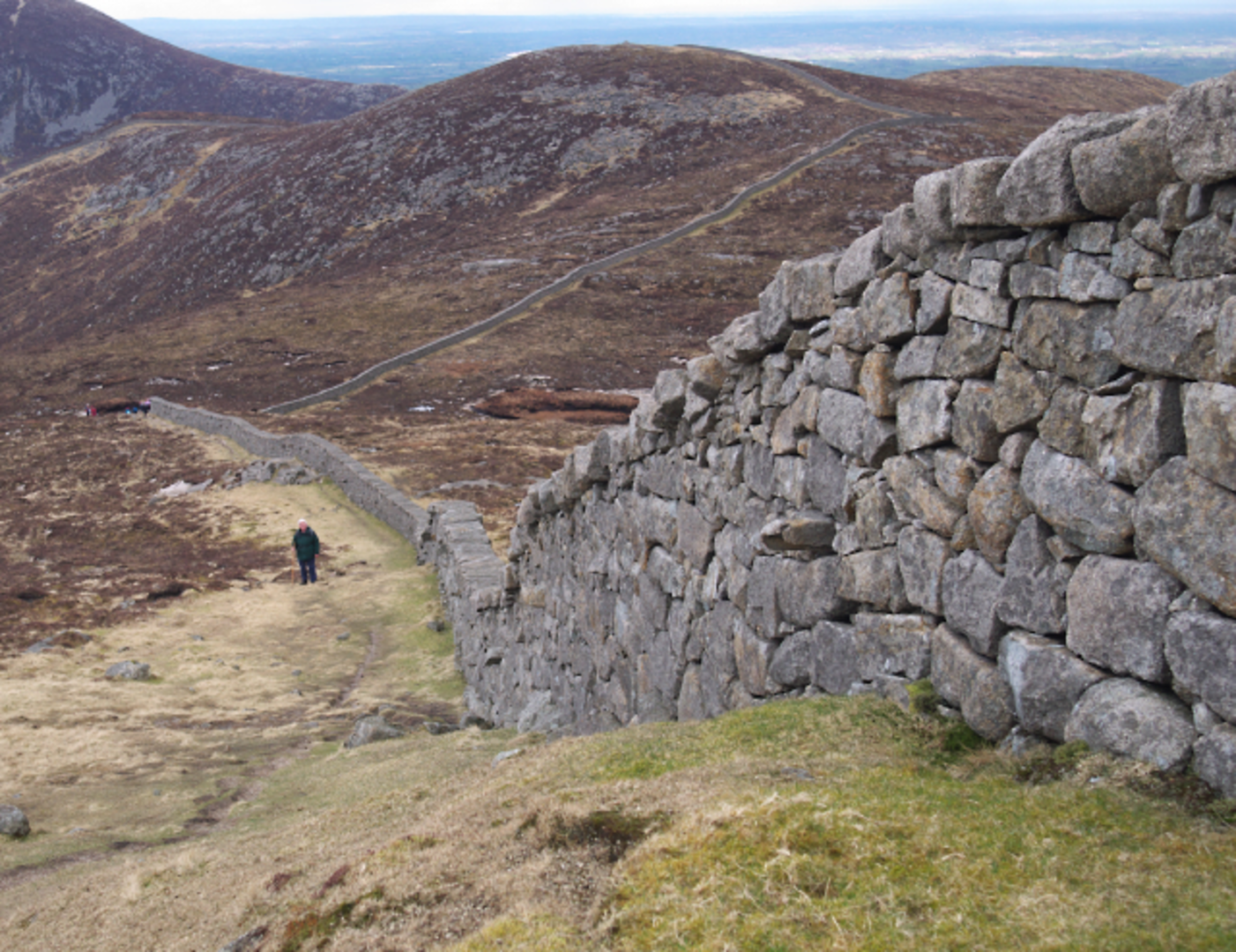 An image depicting the trail Slieve Corragh and Slieve Meelmore Loop and its surrounding area.