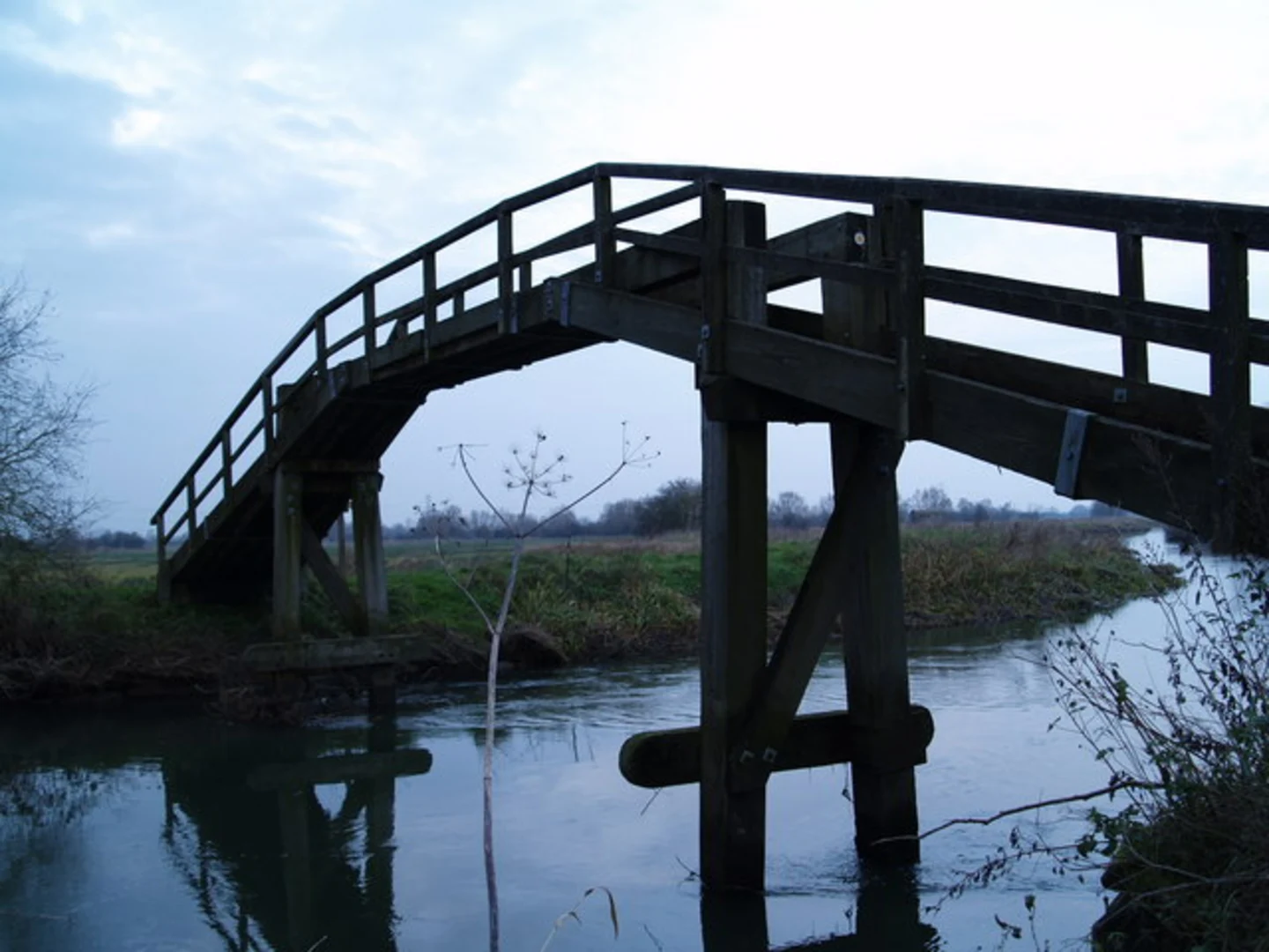 An image depicting the trail Chimney Meadows and River Thames Loop and its surrounding area.