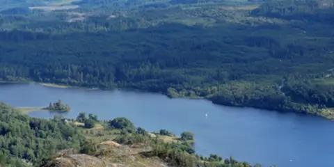 An image depicting the trail Ben A'an from Loch Achray and its surrounding area.