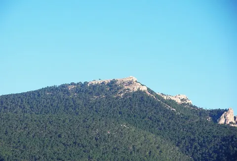 An image depicting the trail Era del Concejo from Siles and its surrounding area.